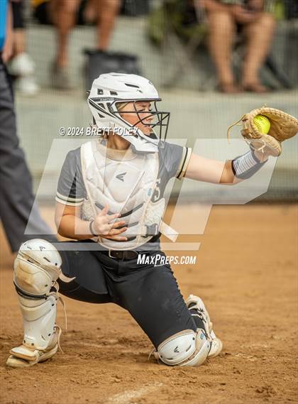 Thumbnail 3 in Gretna East vs. Lincoln Southeast photogallery.