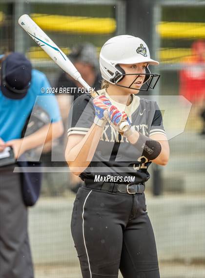 Thumbnail 2 in Gretna East vs. Lincoln Southeast photogallery.