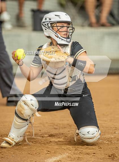 Thumbnail 1 in Gretna East vs. Lincoln Southeast photogallery.