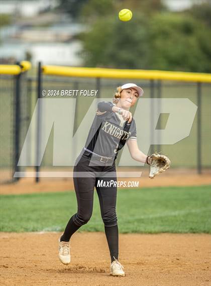 Thumbnail 1 in Gretna East vs. Lincoln Southeast photogallery.