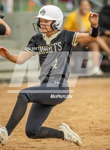 Thumbnail 3 in Gretna East vs. Lincoln Southeast photogallery.