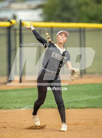 Thumbnail 3 in Gretna East vs. Lincoln Southeast photogallery.