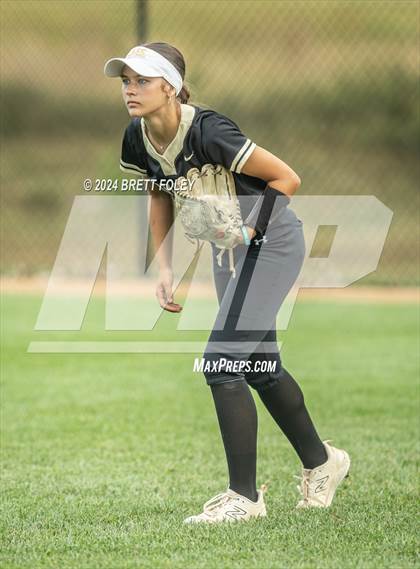 Thumbnail 1 in Gretna East vs. Lincoln Southeast photogallery.