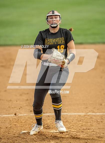 Thumbnail 1 in Gretna East vs. Lincoln Southeast photogallery.
