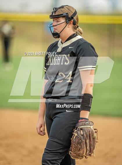Thumbnail 3 in Gretna East vs. Lincoln Southeast photogallery.