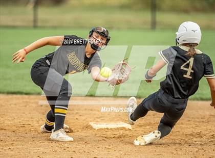 Thumbnail 2 in Gretna East vs. Lincoln Southeast photogallery.