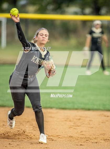 Thumbnail 1 in Gretna East vs. Lincoln Southeast photogallery.