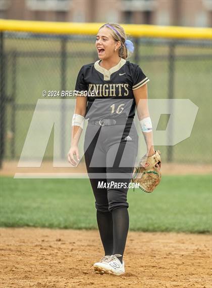 Thumbnail 3 in Gretna East vs. Lincoln Southeast photogallery.