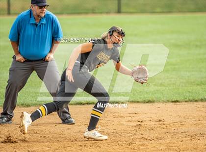 Thumbnail 3 in Gretna East vs. Lincoln Southeast photogallery.