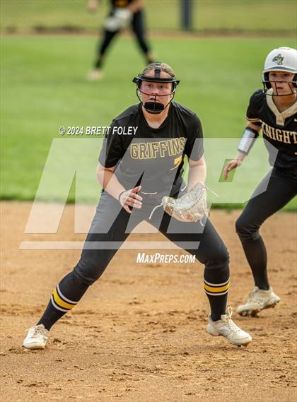 Thumbnail 1 in Gretna East vs. Lincoln Southeast photogallery.