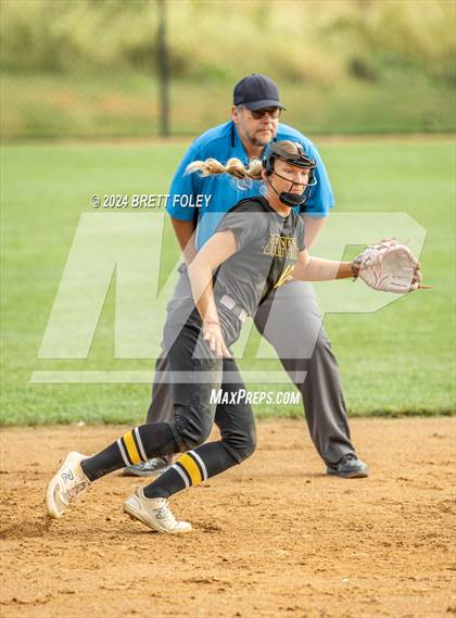 Thumbnail 2 in Gretna East vs. Lincoln Southeast photogallery.