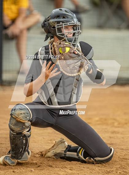 Thumbnail 3 in Gretna East vs. Lincoln Southeast photogallery.