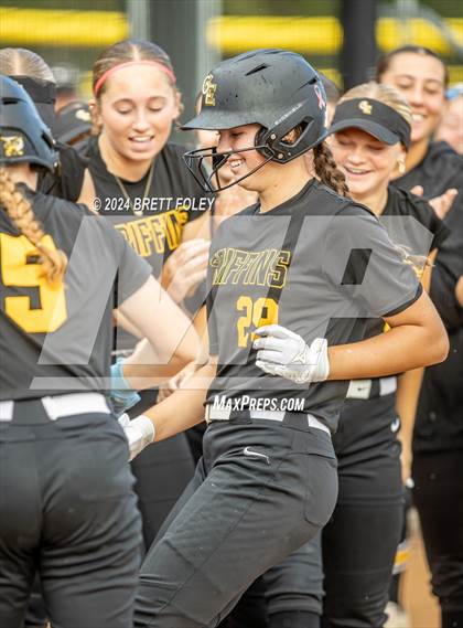 Thumbnail 3 in Gretna East vs. Lincoln Southeast photogallery.