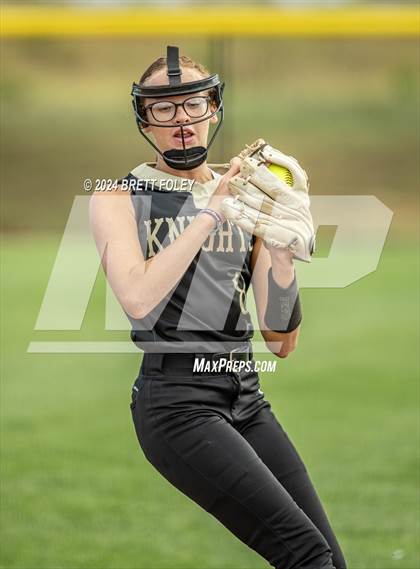 Thumbnail 3 in Gretna East vs. Lincoln Southeast photogallery.