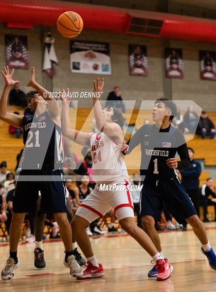 Thumbnail 3 in Centennial vs Bakersfield photogallery.