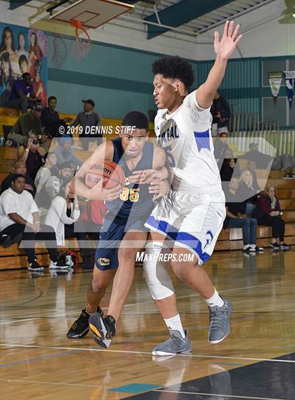 Thumbnail 2 in Inderkum vs. Capital Christian (Adidas Challenge) photogallery.