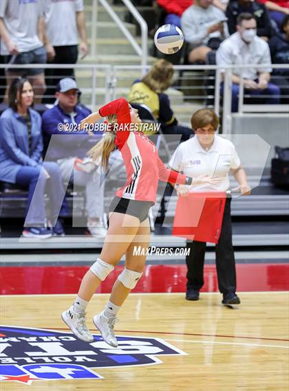 Thumbnail 2 in Lovejoy vs. Grapevine (UIL Volleyball 5A Finals) photogallery.