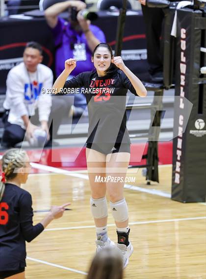 Thumbnail 1 in Lovejoy vs. Grapevine (UIL Volleyball 5A Finals) photogallery.