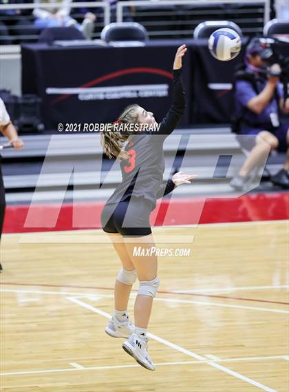 Thumbnail 1 in Lovejoy vs. Grapevine (UIL Volleyball 5A Finals) photogallery.