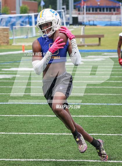 Thumbnail 2 in Senatobia vs Middle College (U of Memphis 7v7) photogallery.