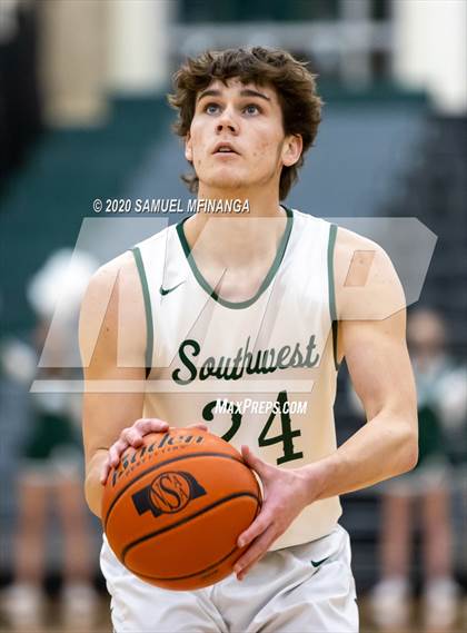 Thumbnail 2 in Creighton Prep @ Lincoln Southwest photogallery.