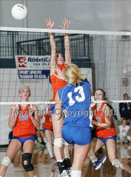 Thumbnail 2 in Riverton vs. Auburn photogallery.