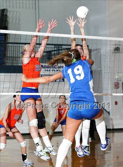 Thumbnail 1 in Riverton vs. Auburn photogallery.