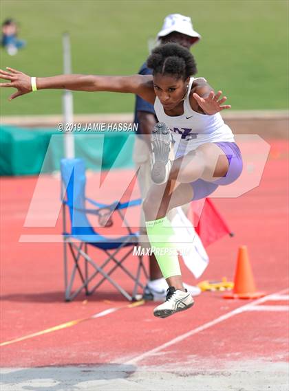 Thumbnail 1 in SCHSL State Track Meet (Girls Field Events) photogallery.