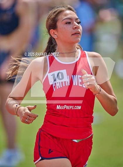 Thumbnail 1 in Northland Christian Relays (800M) photogallery.