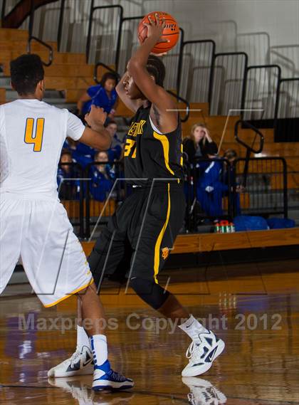 Thumbnail 2 in Copperas Cove vs. Klein Oak (McDonald's Texas Invitational) photogallery.