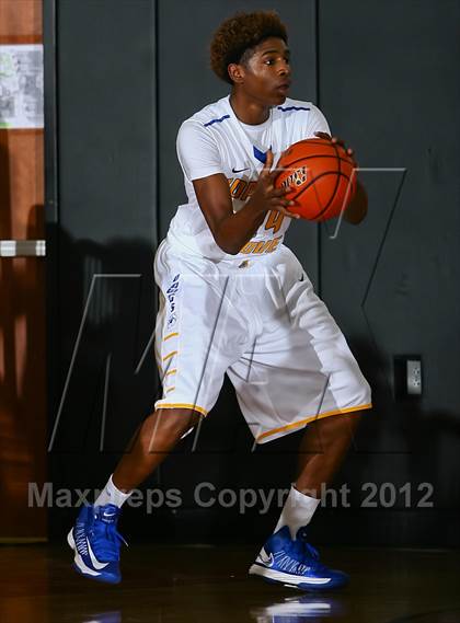 Thumbnail 2 in Copperas Cove vs. Klein Oak (McDonald's Texas Invitational) photogallery.