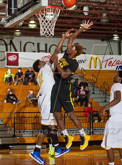 Thumbnail 1 in Copperas Cove vs. Klein Oak (McDonald's Texas Invitational) photogallery.