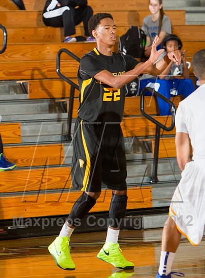 Thumbnail 2 in Copperas Cove vs. Klein Oak (McDonald's Texas Invitational) photogallery.