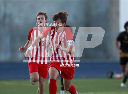 Thumbnail 1 in Arapahoe vs. Denver East (CHSAA 5A Quarterfinal) photogallery.