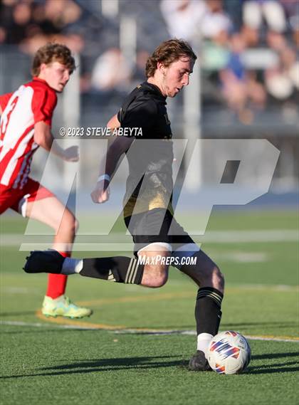 Thumbnail 3 in Arapahoe vs. Denver East (CHSAA 5A Quarterfinal) photogallery.