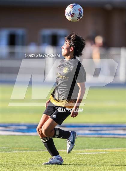 Thumbnail 3 in Arapahoe vs. Denver East (CHSAA 5A Quarterfinal) photogallery.