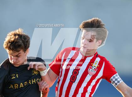 Thumbnail 2 in Arapahoe vs. Denver East (CHSAA 5A Quarterfinal) photogallery.