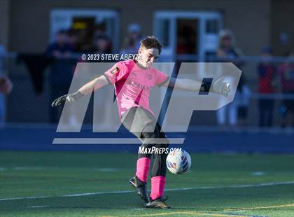 Thumbnail 1 in Arapahoe vs. Denver East (CHSAA 5A Quarterfinal) photogallery.