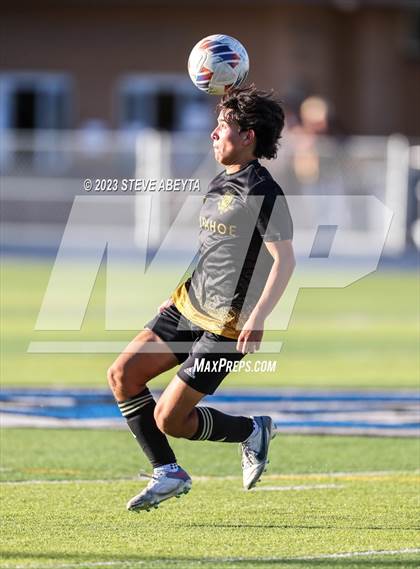 Thumbnail 2 in Arapahoe vs. Denver East (CHSAA 5A Quarterfinal) photogallery.