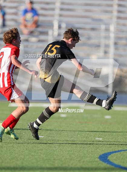 Thumbnail 1 in Arapahoe vs. Denver East (CHSAA 5A Quarterfinal) photogallery.