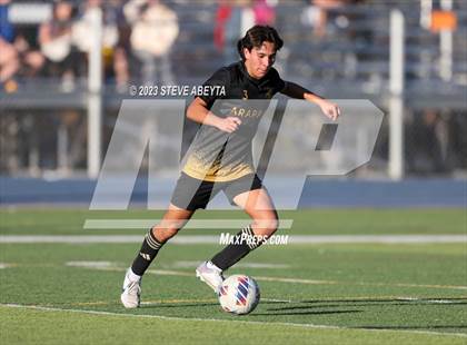 Thumbnail 2 in Arapahoe vs. Denver East (CHSAA 5A Quarterfinal) photogallery.