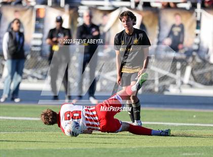 Thumbnail 3 in Arapahoe vs. Denver East (CHSAA 5A Quarterfinal) photogallery.