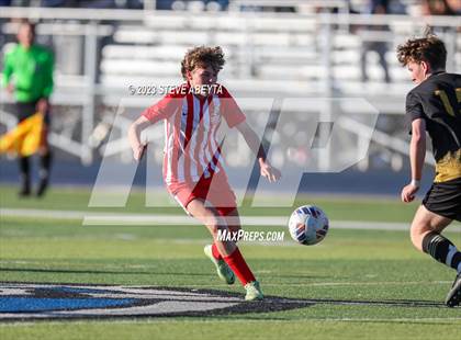 Thumbnail 1 in Arapahoe vs. Denver East (CHSAA 5A Quarterfinal) photogallery.