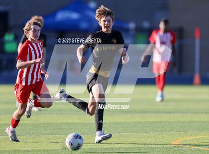 Thumbnail 1 in Arapahoe vs. Denver East (CHSAA 5A Quarterfinal) photogallery.