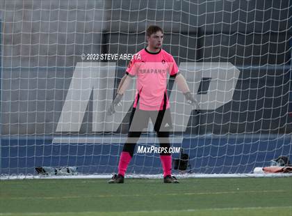 Thumbnail 3 in Arapahoe vs. Denver East (CHSAA 5A Quarterfinal) photogallery.