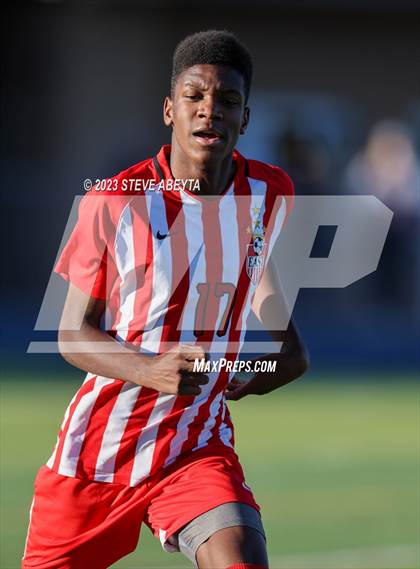 Thumbnail 2 in Arapahoe vs. Denver East (CHSAA 5A Quarterfinal) photogallery.