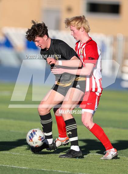Thumbnail 3 in Arapahoe vs. Denver East (CHSAA 5A Quarterfinal) photogallery.