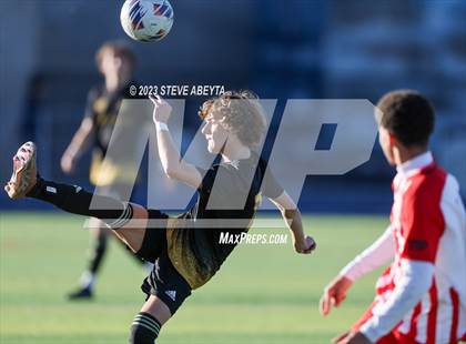 Thumbnail 1 in Arapahoe vs. Denver East (CHSAA 5A Quarterfinal) photogallery.