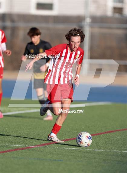 Thumbnail 1 in Arapahoe vs. Denver East (CHSAA 5A Quarterfinal) photogallery.