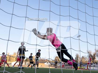 Thumbnail 3 in Arapahoe vs. Denver East (CHSAA 5A Quarterfinal) photogallery.